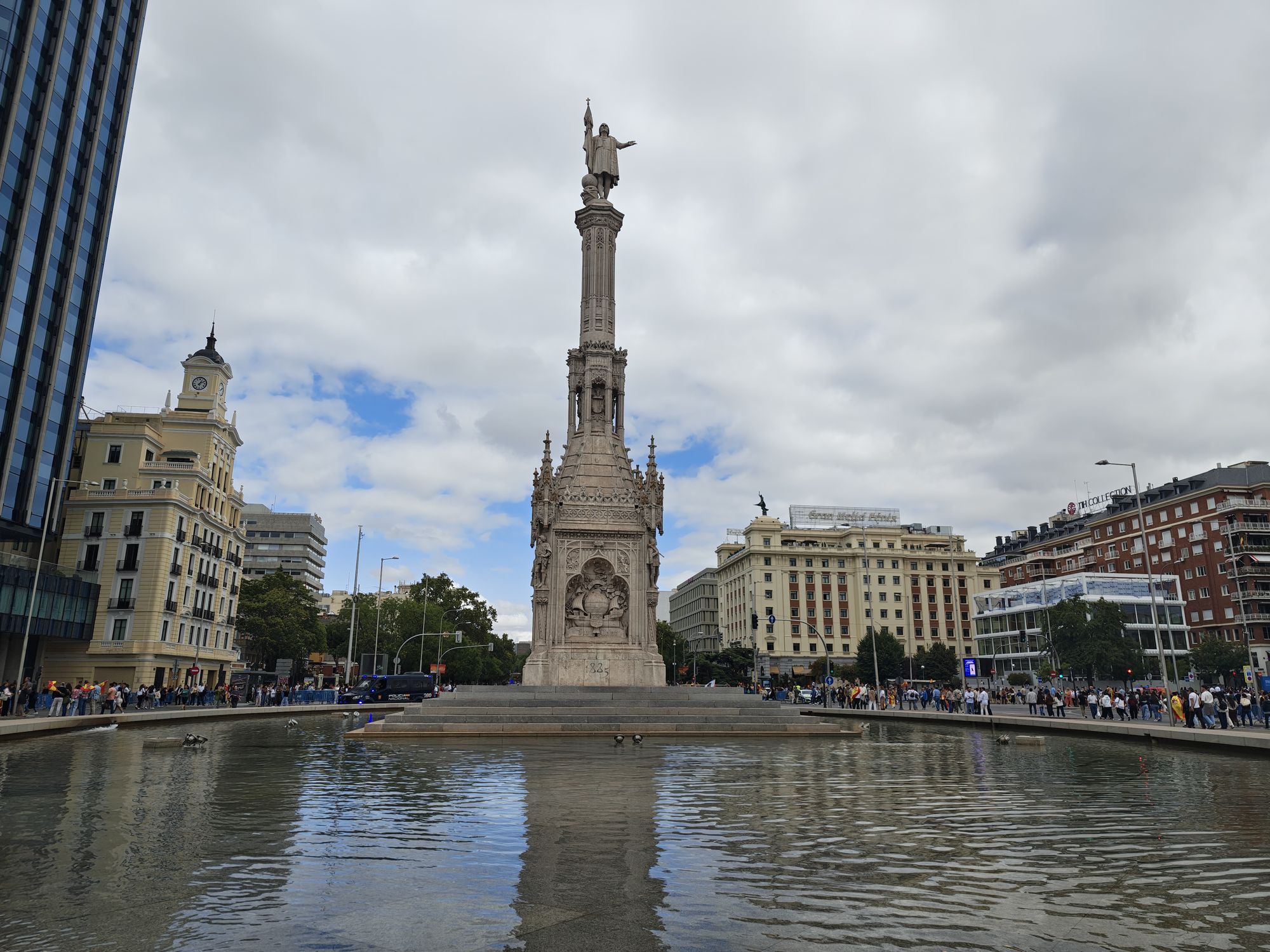 Mujer Con Espejo Madrid Spain 1